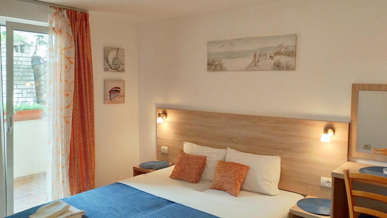 Guesthouse Tri Palme Bečići Luaran gambar