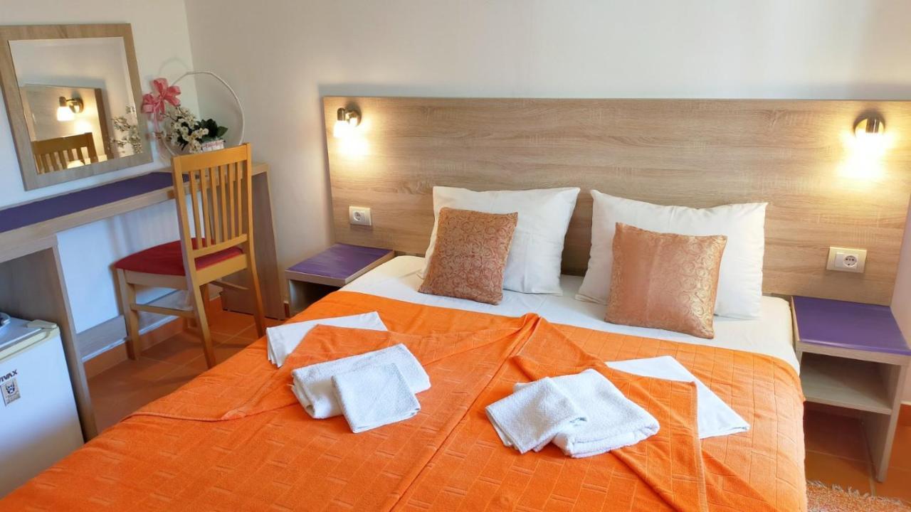 Guesthouse Tri Palme Bečići Luaran gambar