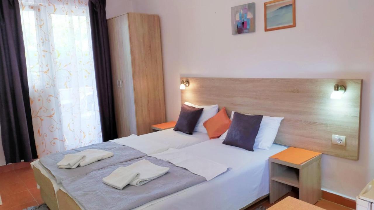 Guesthouse Tri Palme Bečići Luaran gambar
