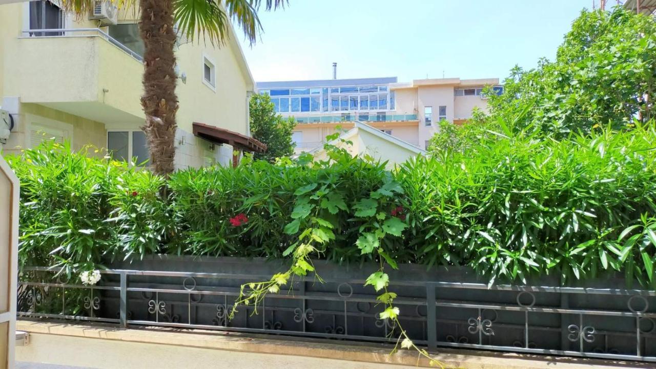Guesthouse Tri Palme Bečići Luaran gambar