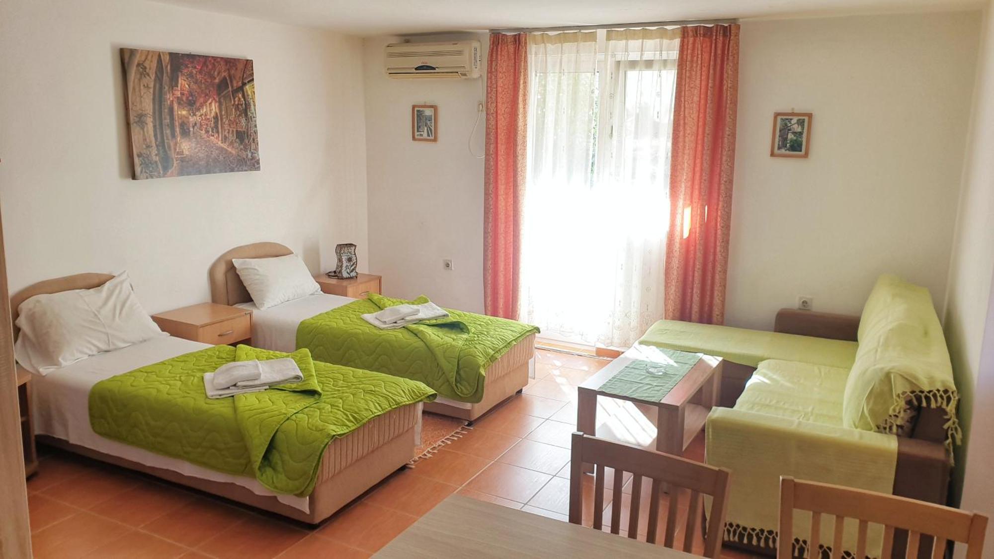Guesthouse Tri Palme Bečići Luaran gambar