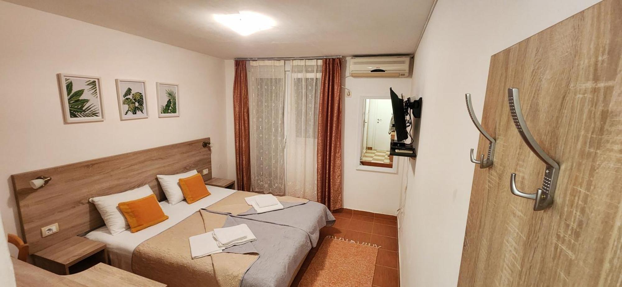 Guesthouse Tri Palme Bečići Luaran gambar