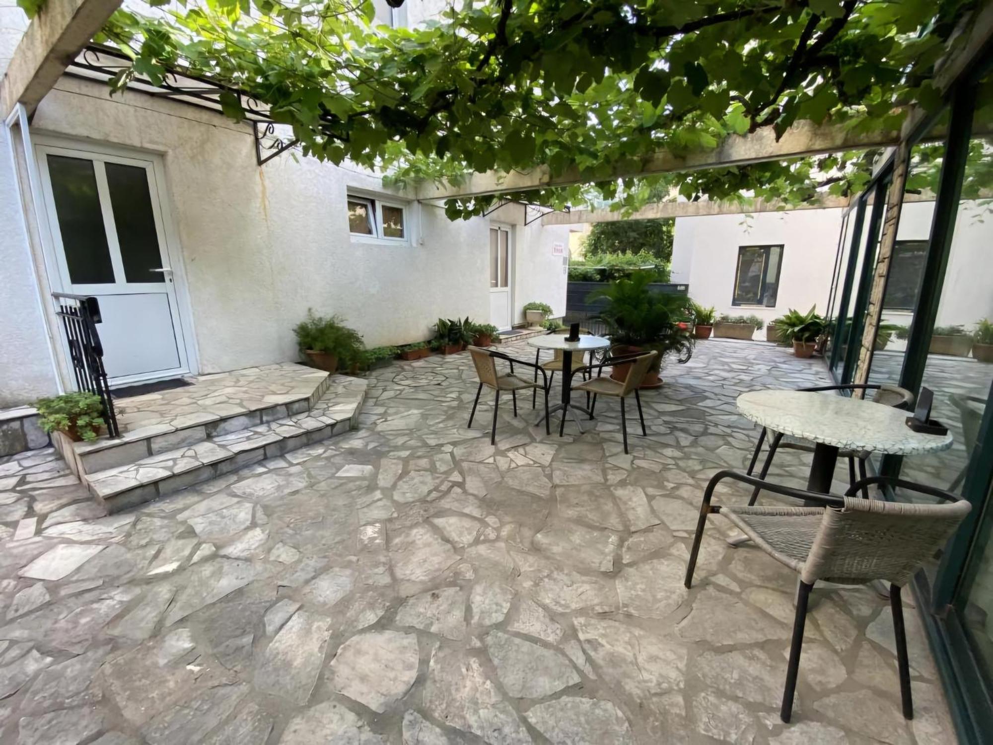 Guesthouse Tri Palme Bečići Luaran gambar