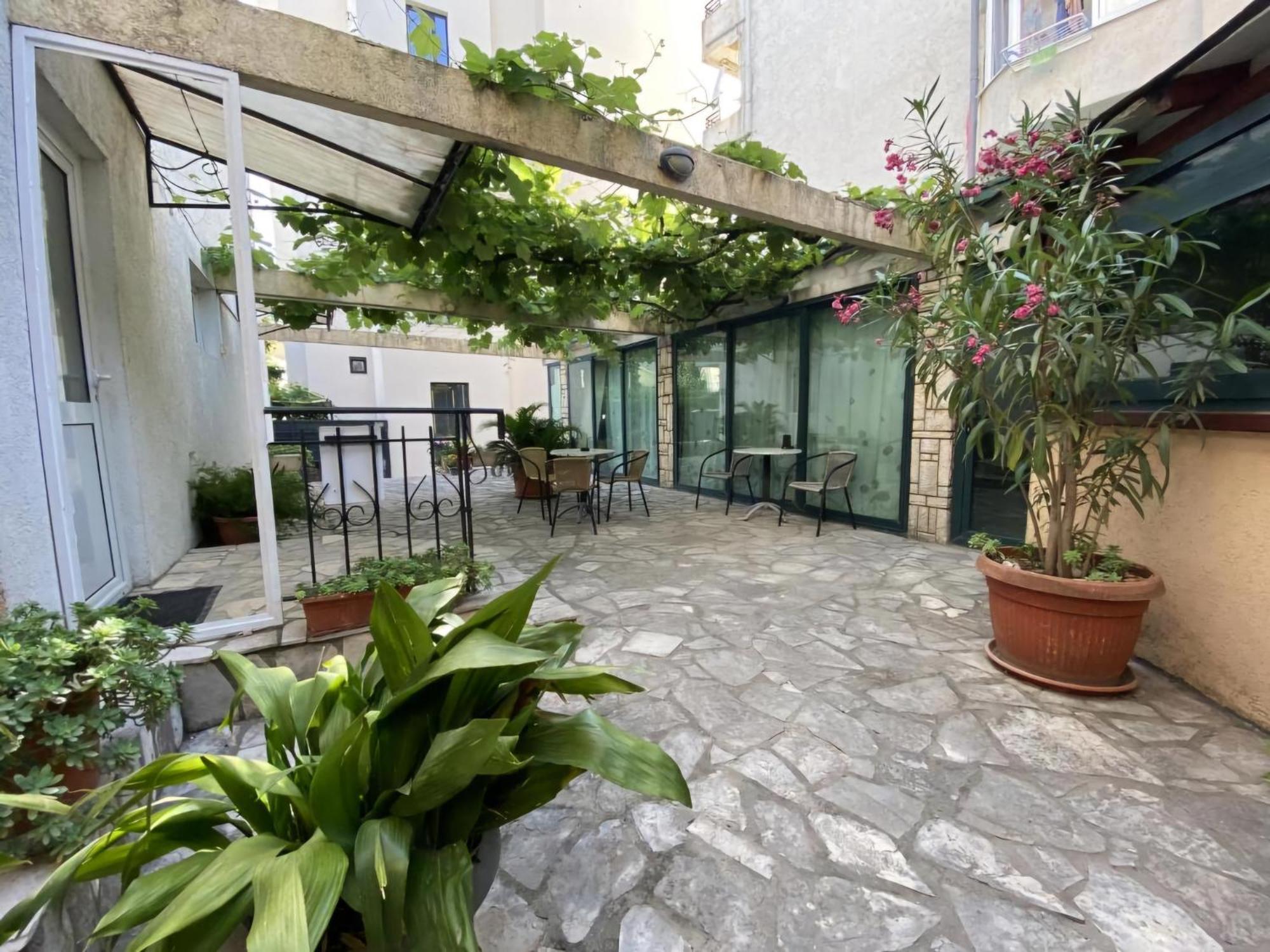 Guesthouse Tri Palme Bečići Luaran gambar
